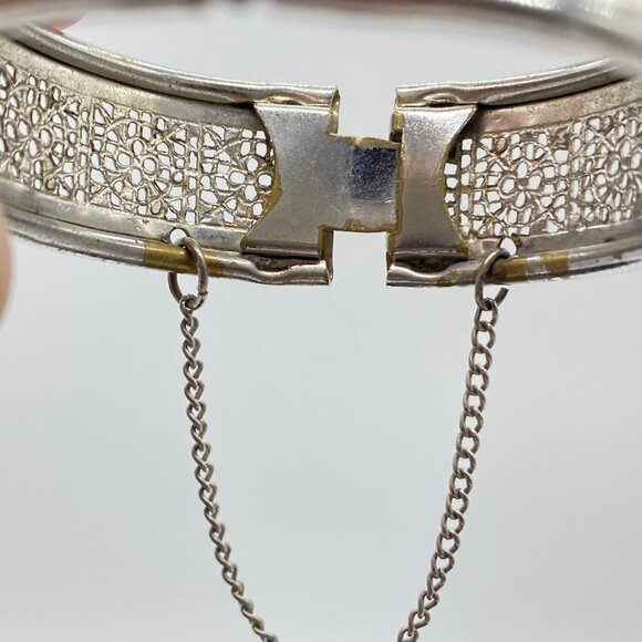 Vintage Silver Tone Filigree Hinged Bangle Bracelet With Safety Chain **NOTE** - Picture 7 of 14
